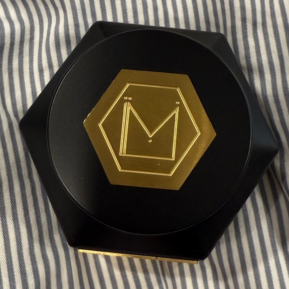 Serum X-Y Chromosome
Luxurious Black and Gold Skincare Peel - Picture 2 of 12